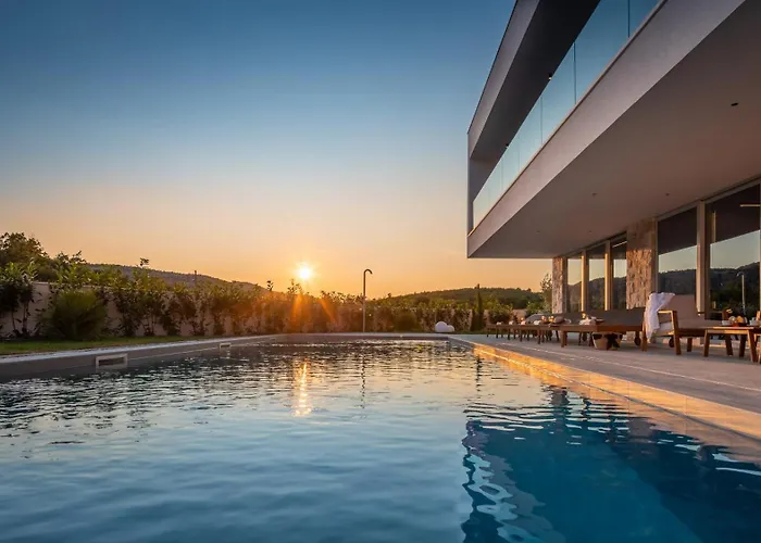 Zalu With Heated Pool Villa